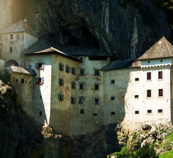 Castello di Predjama, il maniero aggrappato alla roccia