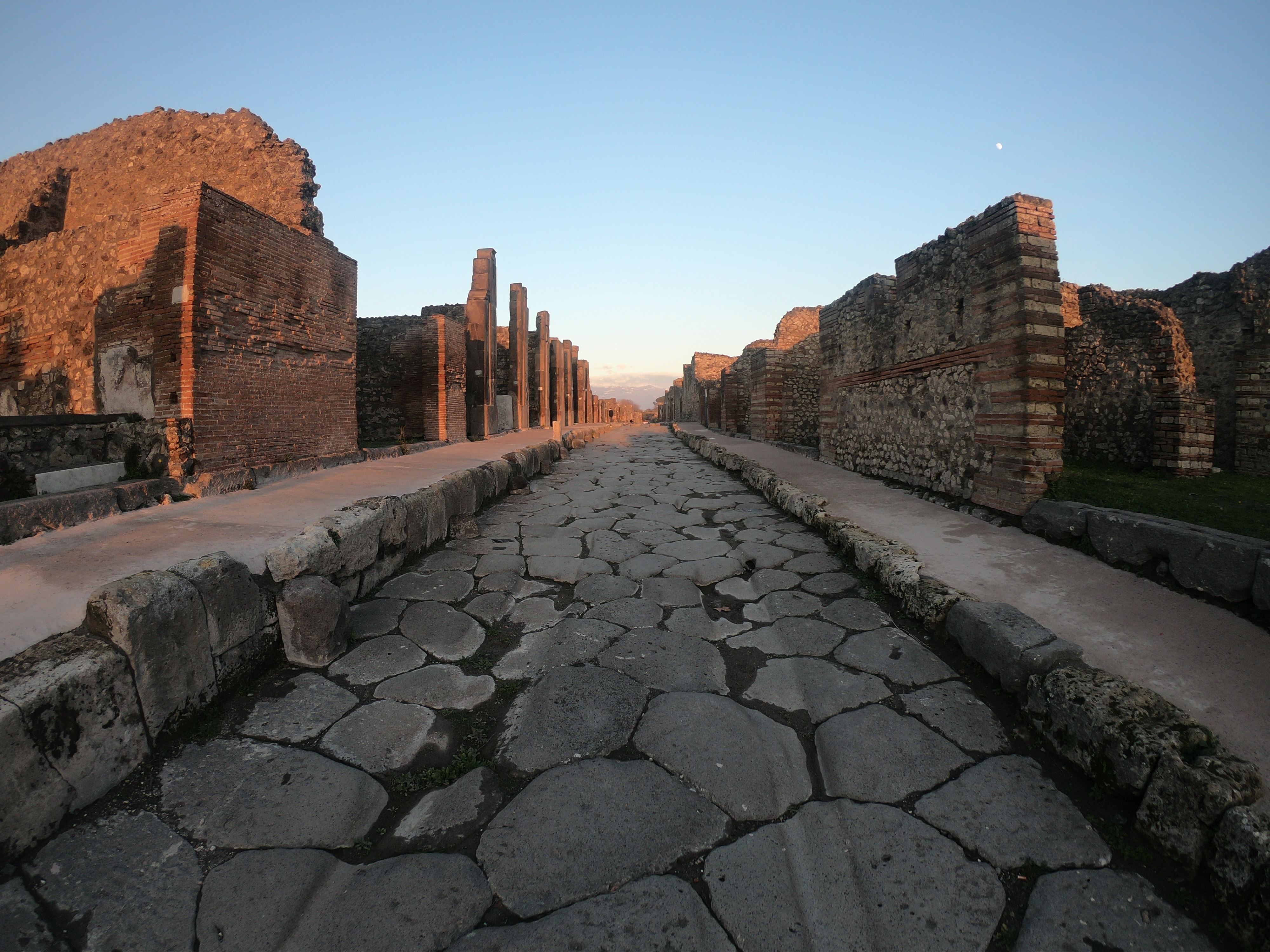 Pompei e i suoi misteri: un giorno nel passato
